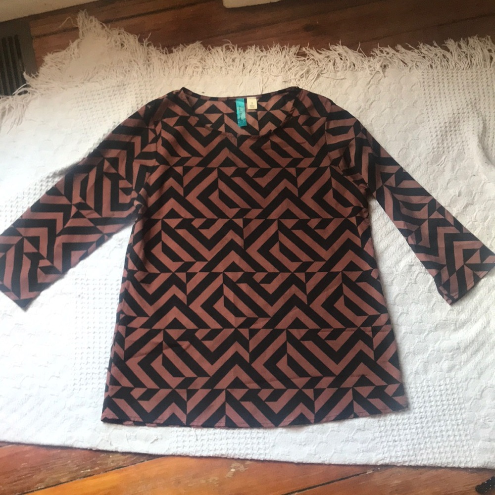 Brown and back 3/4 sleeve blouse. Size Small
